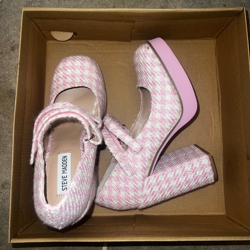 Brand new Steve Madden Heels